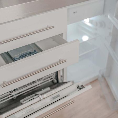 Apartment Mit Kueche, Arbeitsplatz Und Xxl Sofa Neuss Extérieur photo