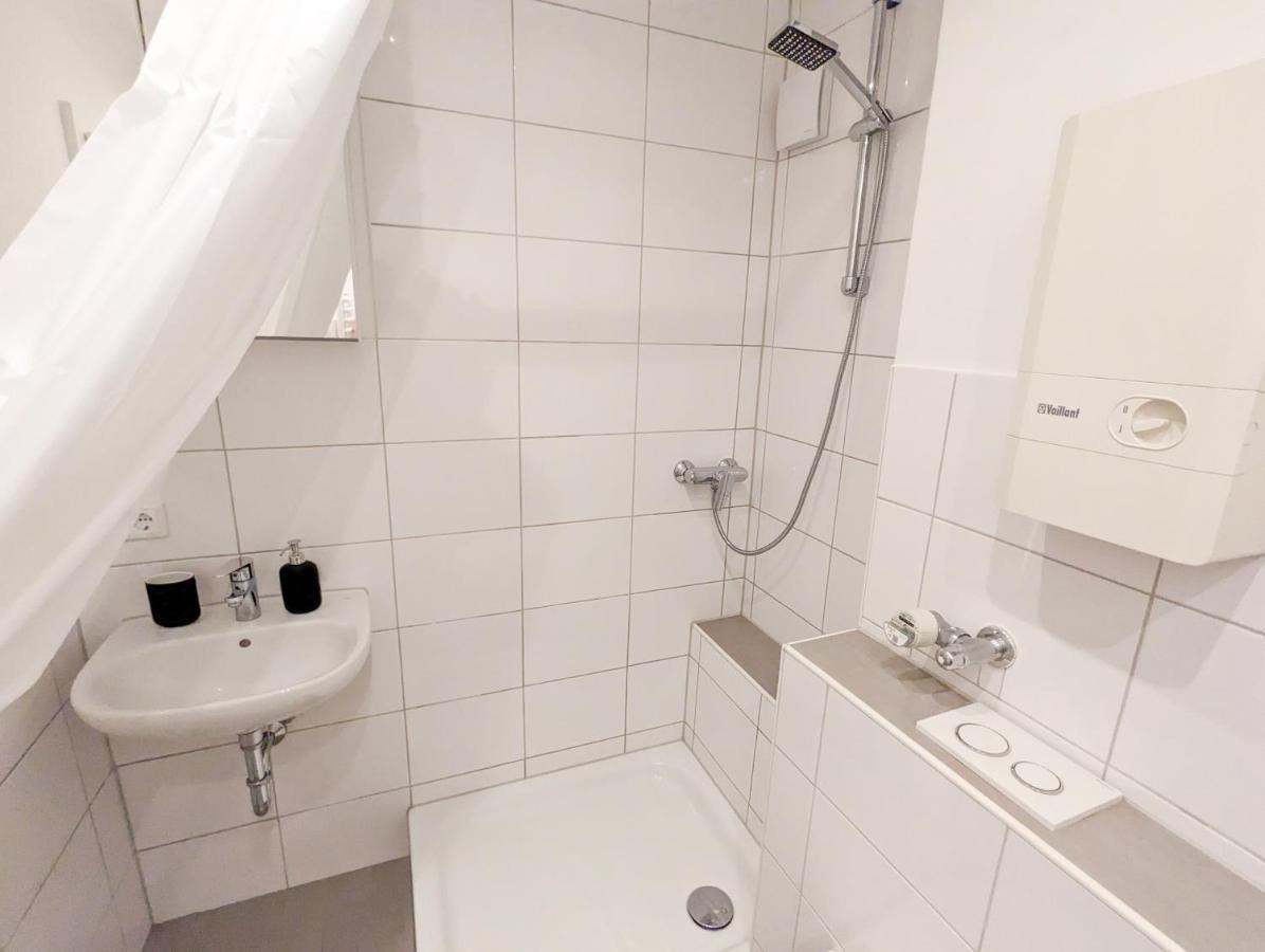 Apartment Mit Kueche, Arbeitsplatz Und Xxl Sofa Neuss Extérieur photo