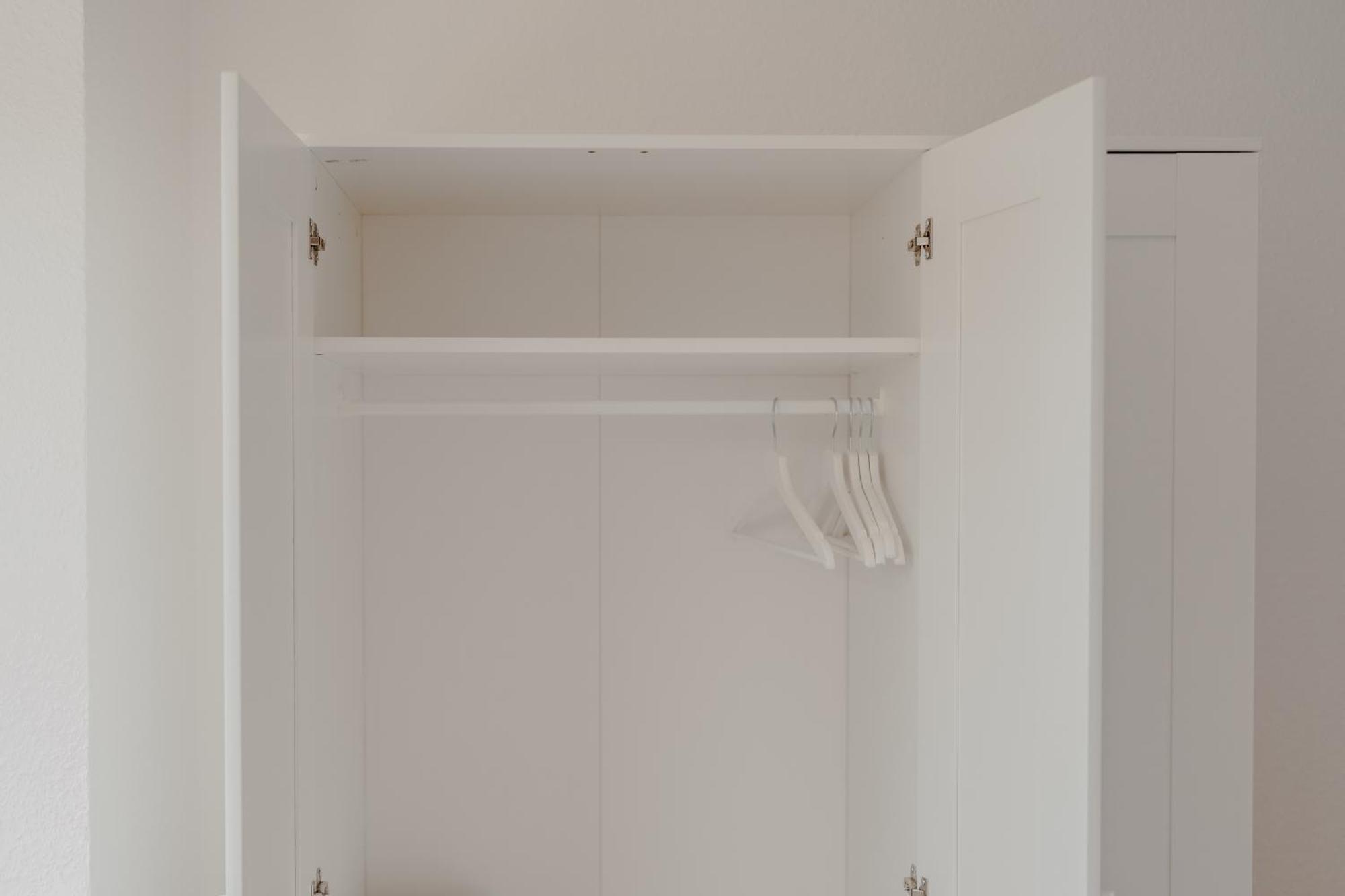 Apartment Mit Kueche, Arbeitsplatz Und Xxl Sofa Neuss Extérieur photo