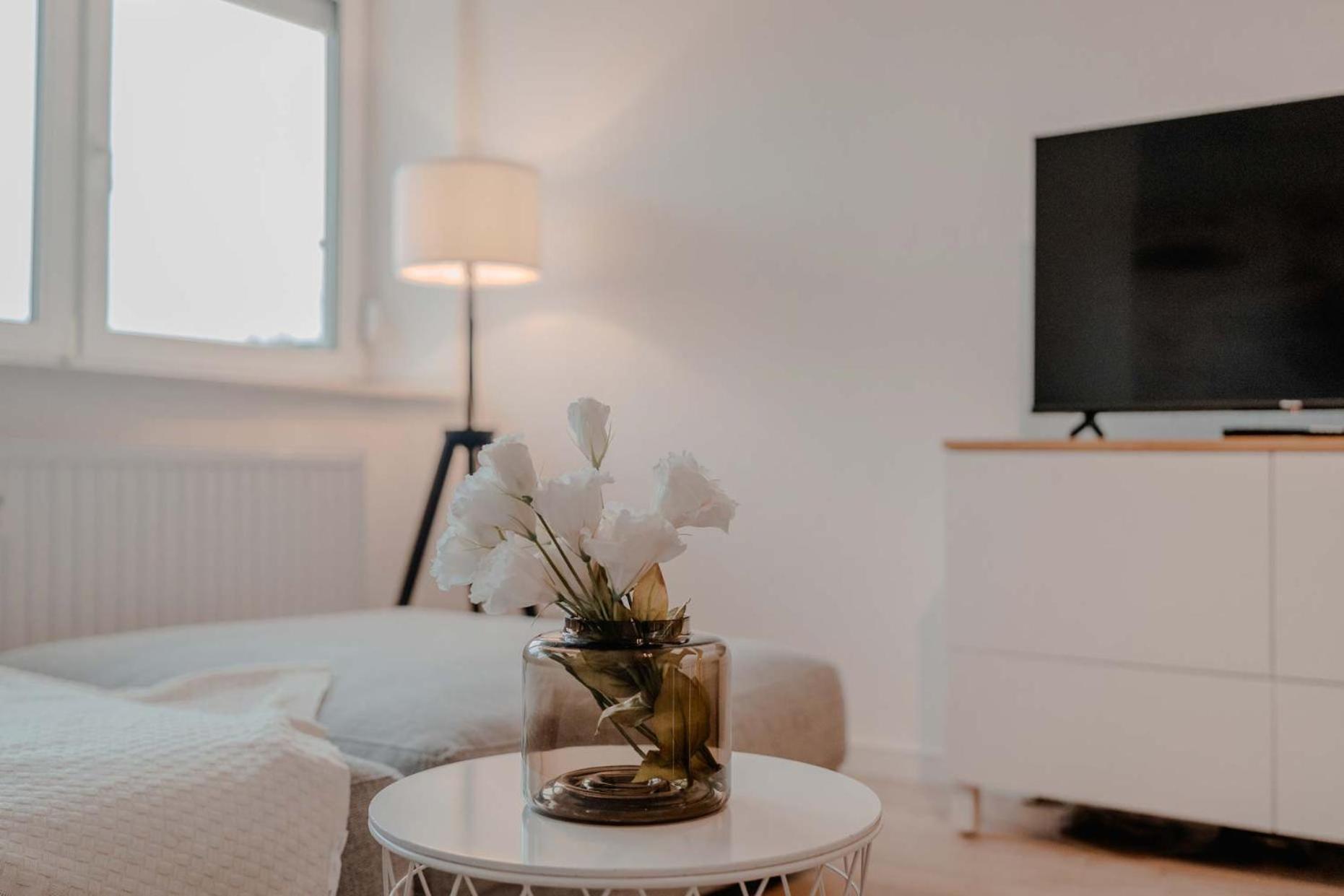 Apartment Mit Kueche, Arbeitsplatz Und Xxl Sofa Neuss Extérieur photo