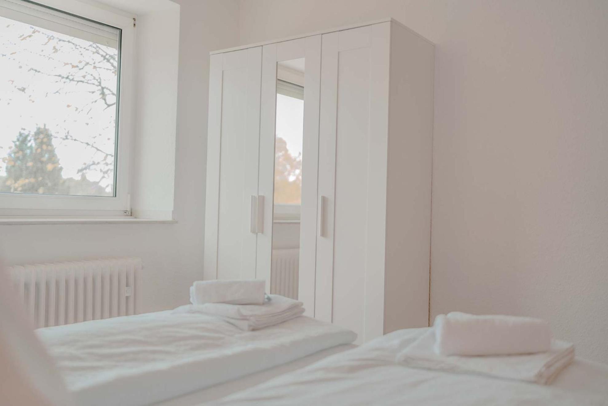 Apartment Mit Kueche, Arbeitsplatz Und Xxl Sofa Neuss Extérieur photo