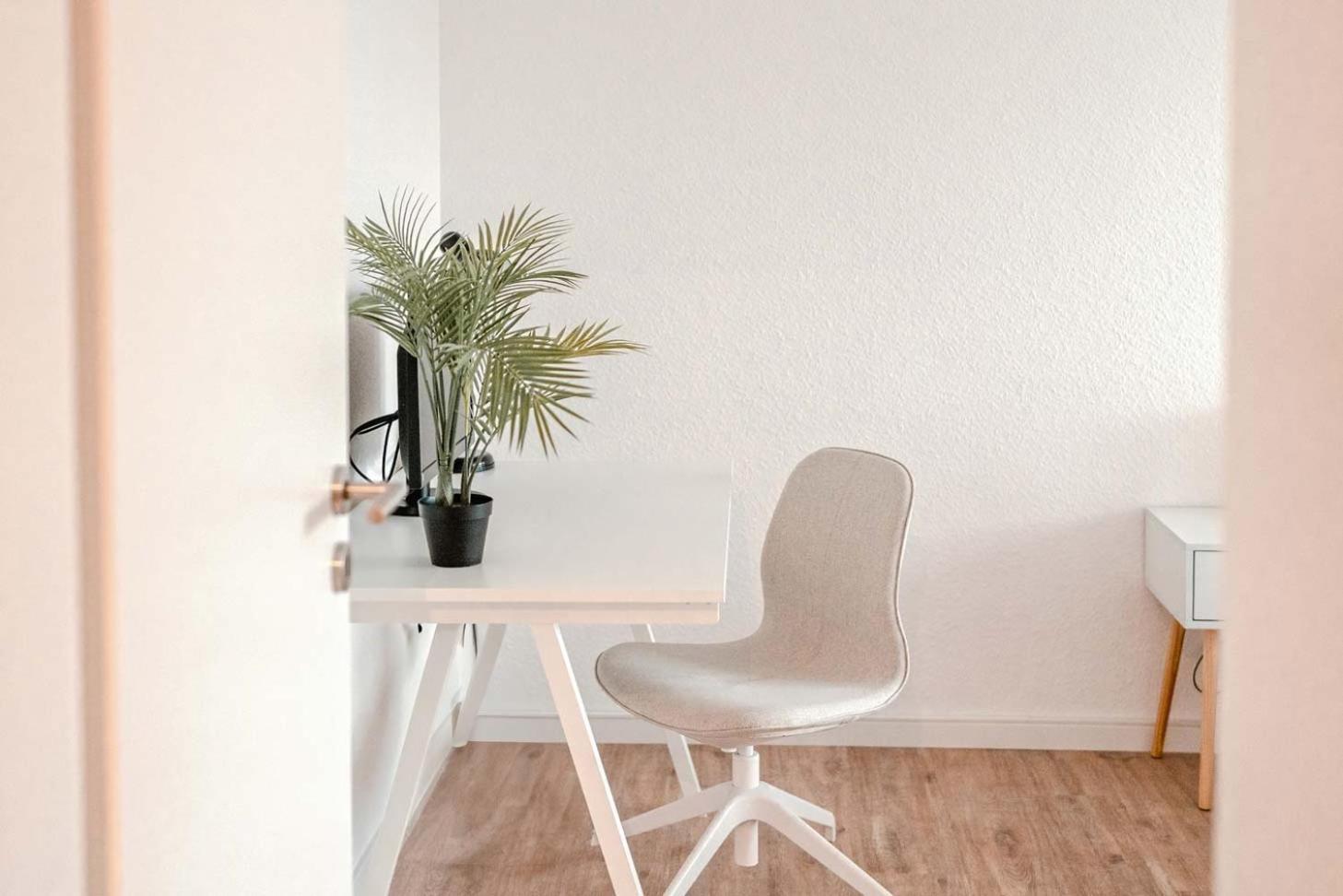 Apartment Mit Kueche, Arbeitsplatz Und Xxl Sofa Neuss Extérieur photo