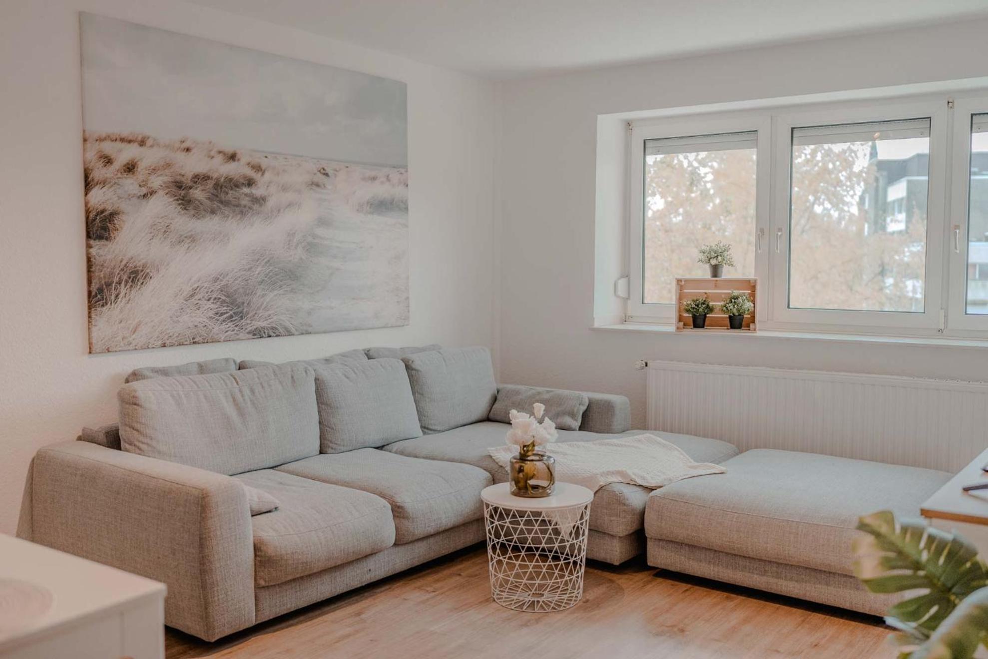 Apartment Mit Kueche, Arbeitsplatz Und Xxl Sofa Neuss Extérieur photo